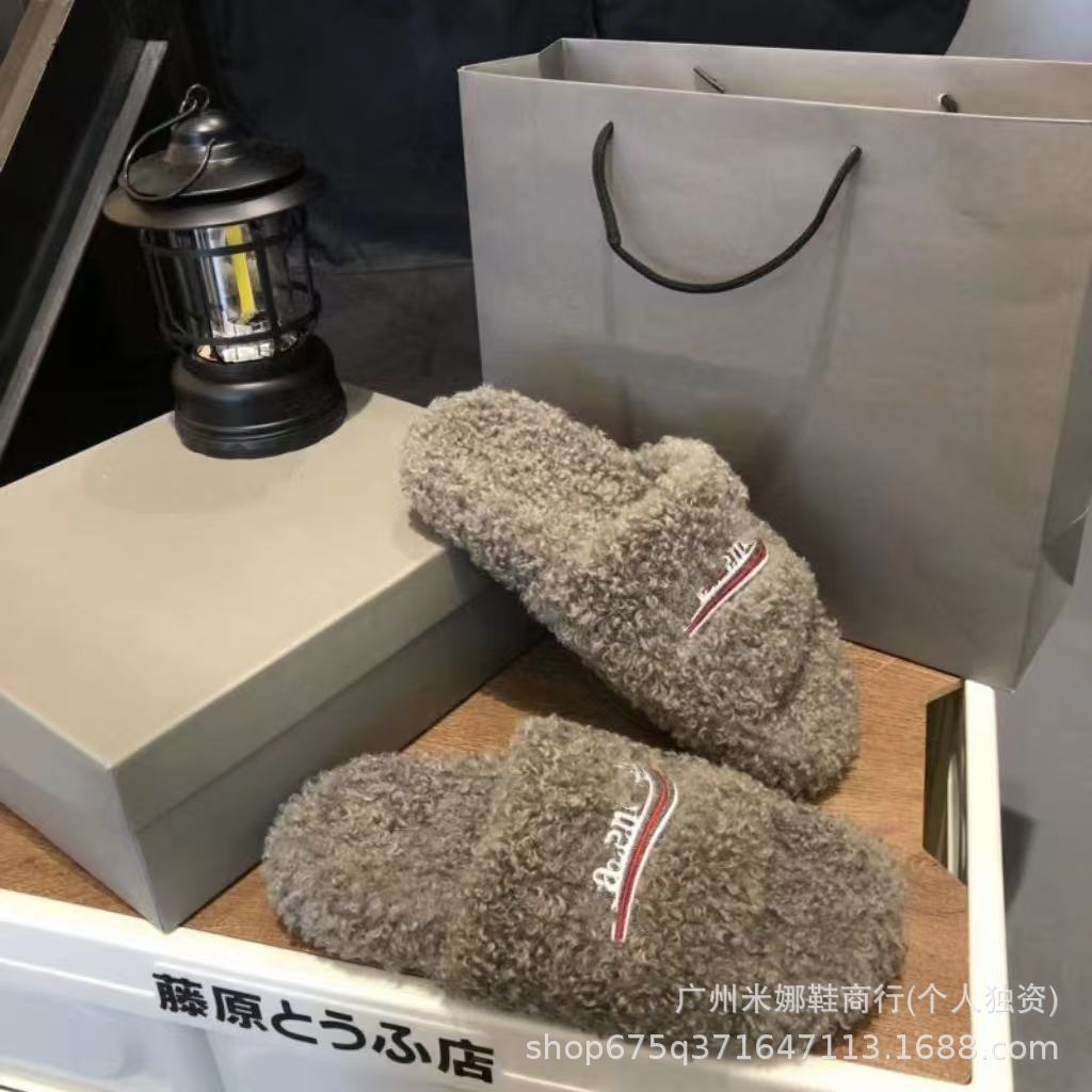 Furry Slippers for Women, Outdoor Wear, 2024 New Style, Letter Embroidery, Thick Sole, Lamb Wool, Autumn Winter, Flat One-Word Slippers
