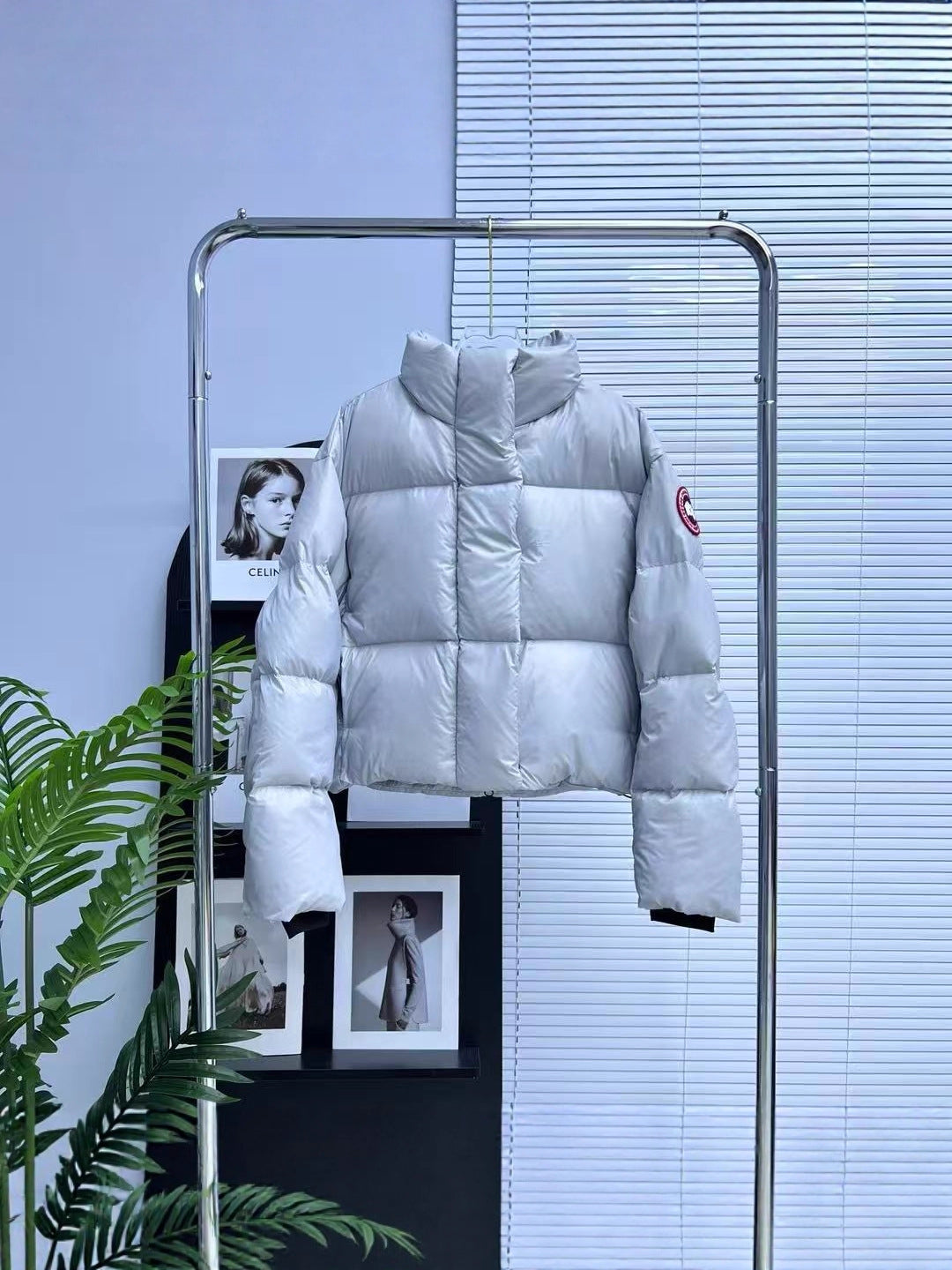 2025 New Large Goose Down Jacket for Women, Petite Puffer Jacket, Thickened Short Goose Down Jacket with Color Label for Autumn and Winter