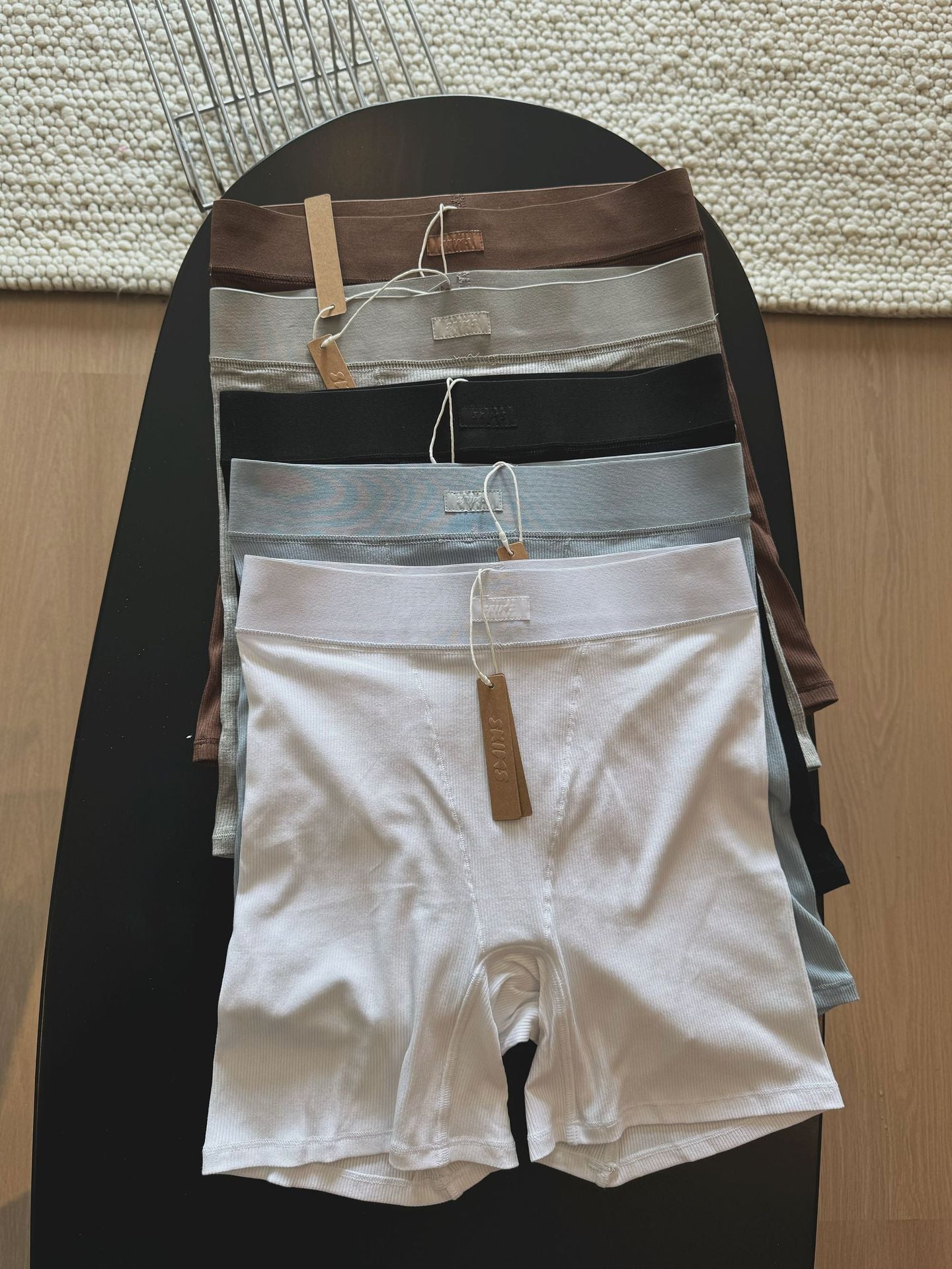 Ski** Kardashian Boyfriend European and American 2025 Women's Spring Sports Ribbed Shorts Slim Fit Spring Summer New Style