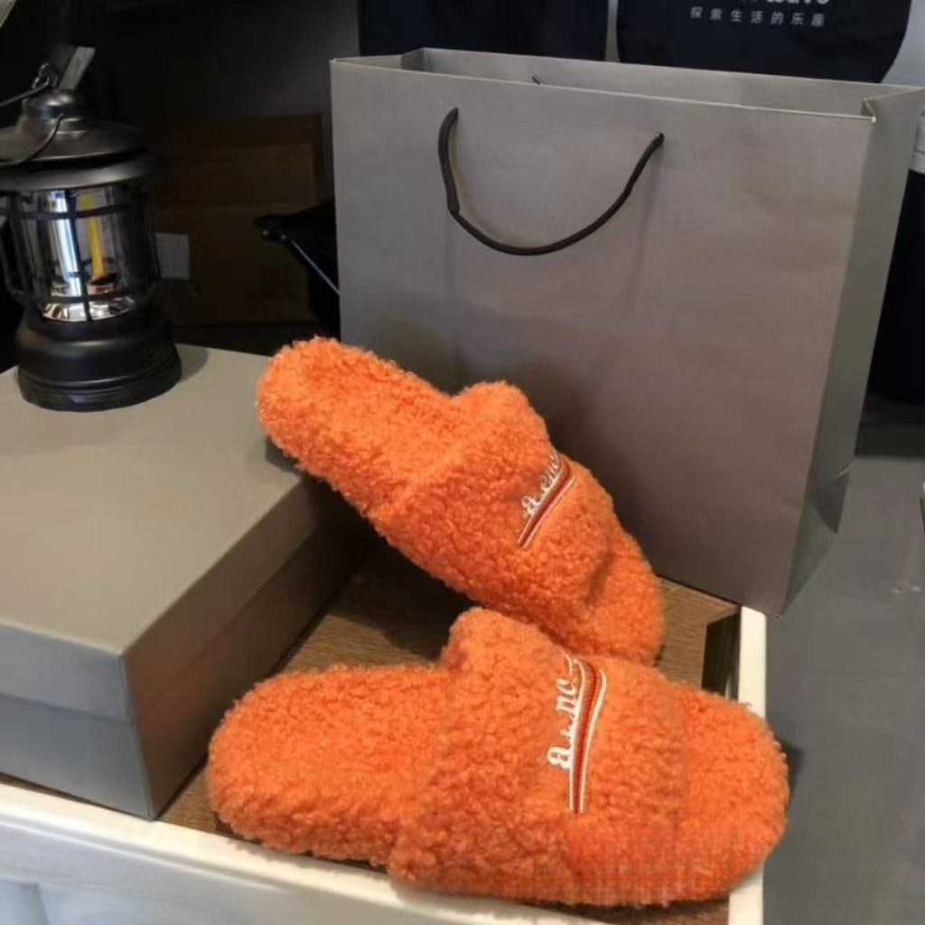 Furry Slippers for Women, Outdoor Wear, 2024 New Style, Letter Embroidery, Thick Sole, Lamb Wool, Autumn Winter, Flat One-Word Slippers