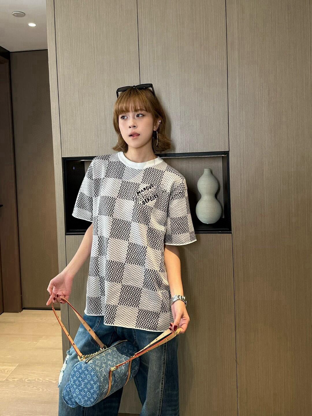 2025 Spring/Summer Show Collection! Chessboard Pattern Knitted Jacquard Short Sleeve Shirt, with Damier Design - A Must-Have Eye-Catching T-SHIRT Short Sleeve Shirt!