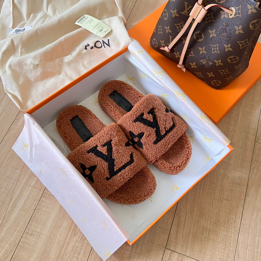 GMabcd Furry Slippers for Women, Outdoor Wear, 2024 New Style, High-End Feel, Lamb Wool, Fashionable, Versatile, Thick Sole, Non-Slip, Warm