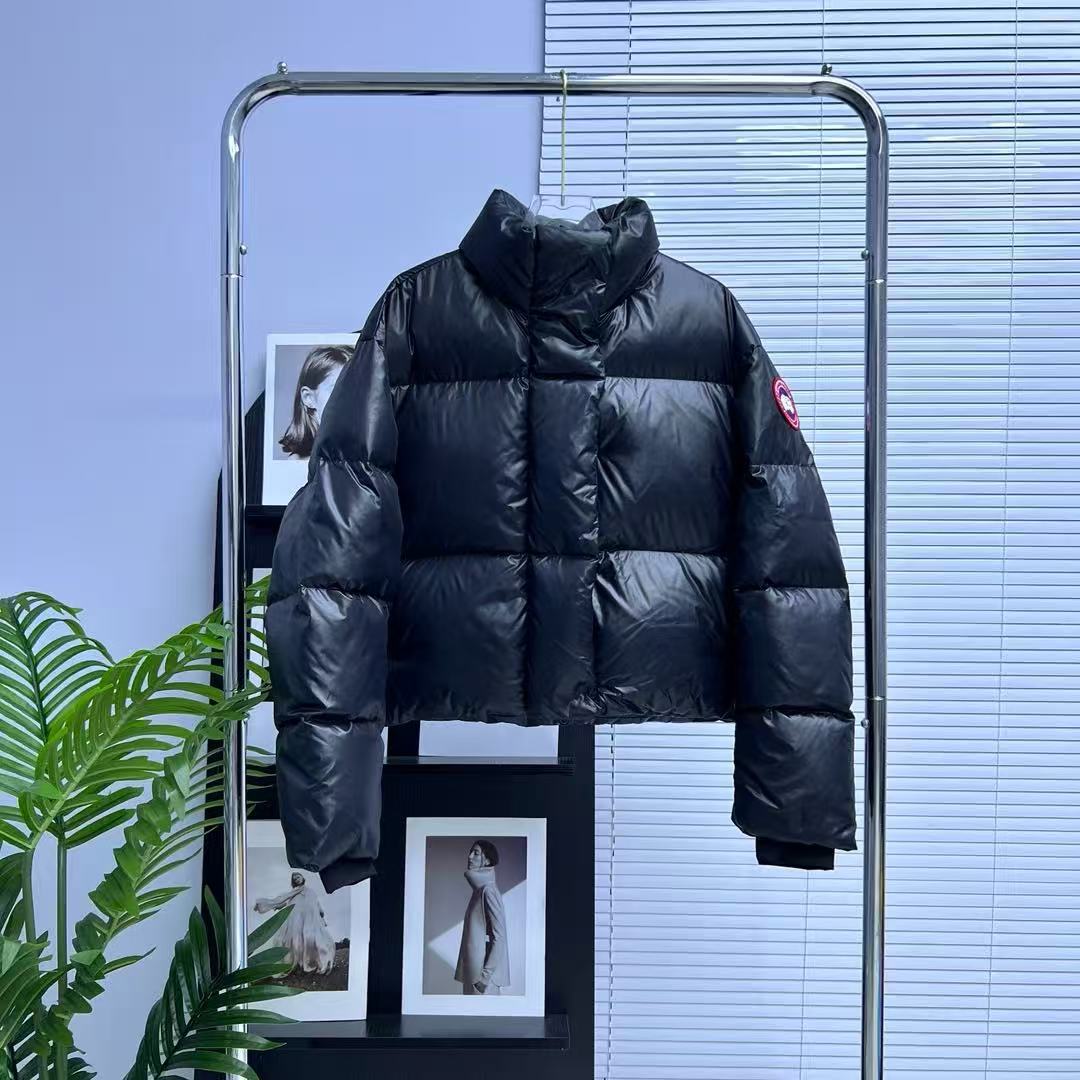 2025 New Large Goose Down Jacket for Women, Petite Puffer Jacket, Thickened Short Goose Down Jacket with Color Label for Autumn and Winter