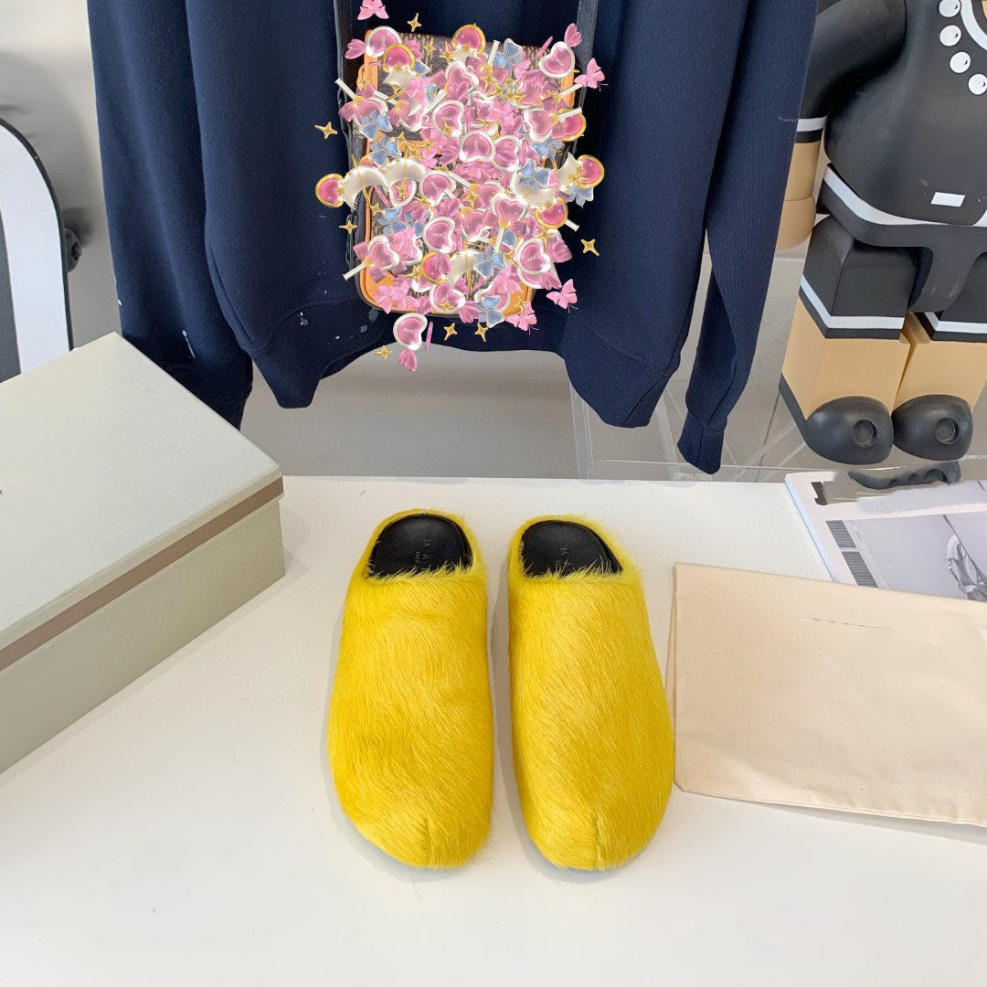 2024 fashion closed-toe fur slippers for couples with candy color design and horse hair accents