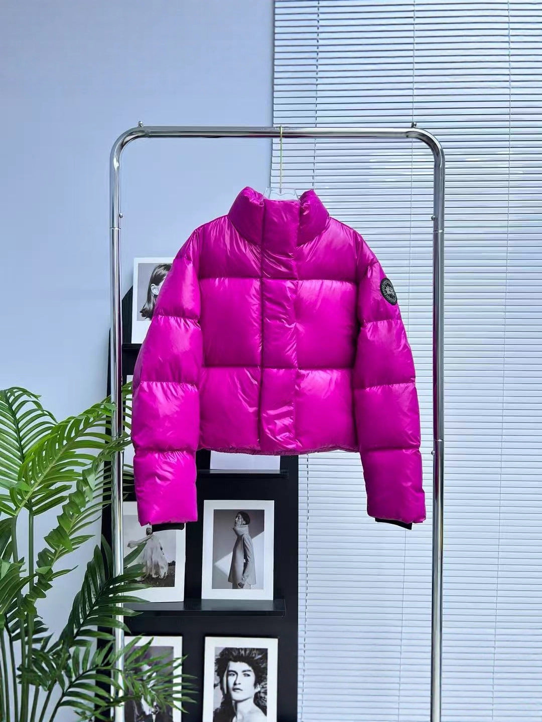 2025 New Large Goose Down Jacket for Women, Petite Puffer Jacket, Thickened Short Goose Down Jacket with Color Label for Autumn and Winter