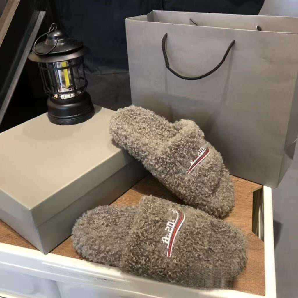 Furry Slippers for Women, Outdoor Wear, 2024 New Style, Letter Embroidery, Thick Sole, Lamb Wool, Autumn Winter, Flat One-Word Slippers