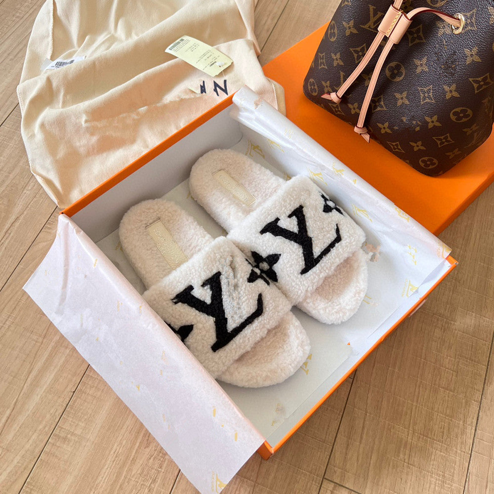 GMabcd Furry Slippers for Women, Outdoor Wear, 2024 New Style, High-End Feel, Lamb Wool, Fashionable, Versatile, Thick Sole, Non-Slip, Warm
