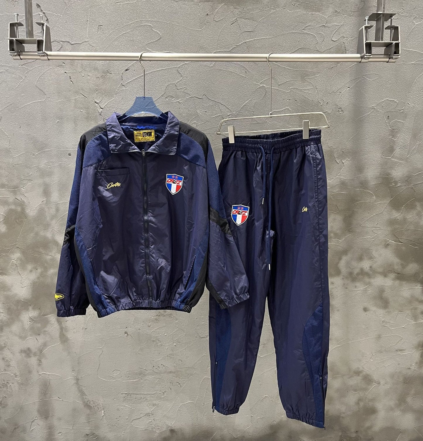 Gmabcd New Corteiz Alcatraz Embroidered Logo Woven Casual Sports Suit Spring Thin Long Pants with Zipper