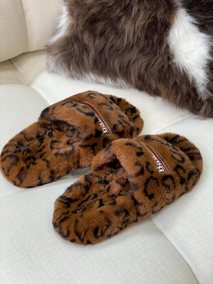 Furry Slippers for Women, Outdoor Wear, 2024 New Style, Letter Embroidery, Thick Sole, Lamb Wool, Autumn Winter, Flat One-Word Slippers