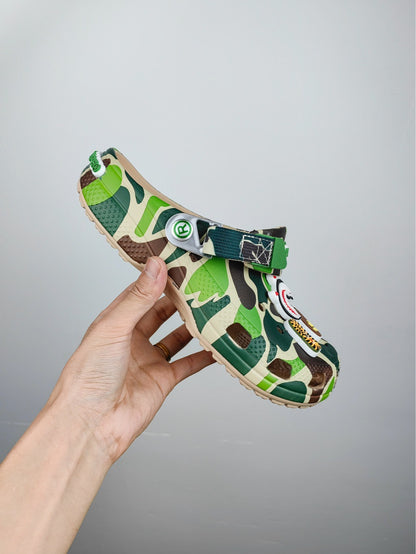 Cro Comfortable Versatile Clogs Yuren Head Collaboration Couple Shoes with Accessories