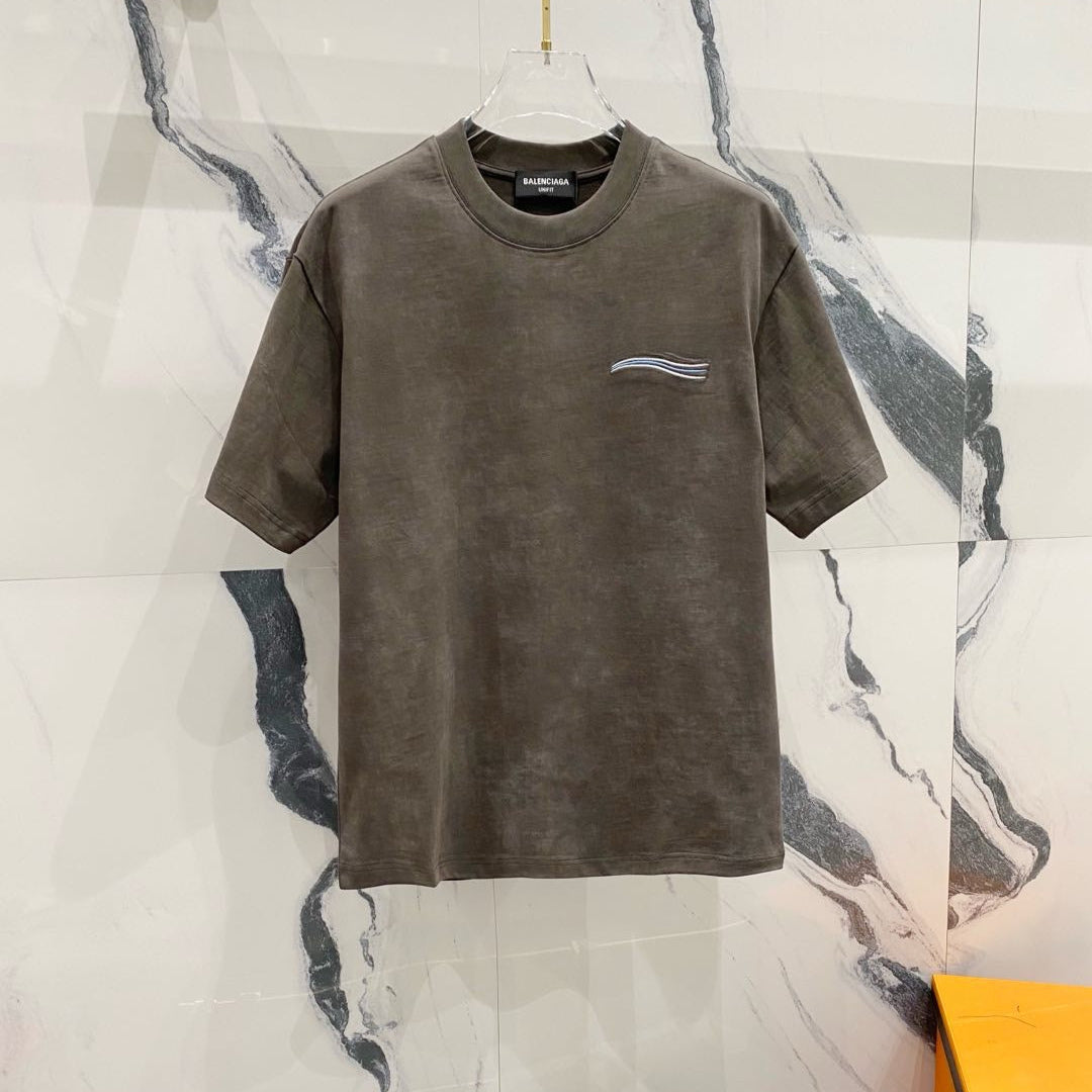 Wave cola embroidered round neck short sleeve, original fabric quality is superb, black, gray and pink colors to choose from.