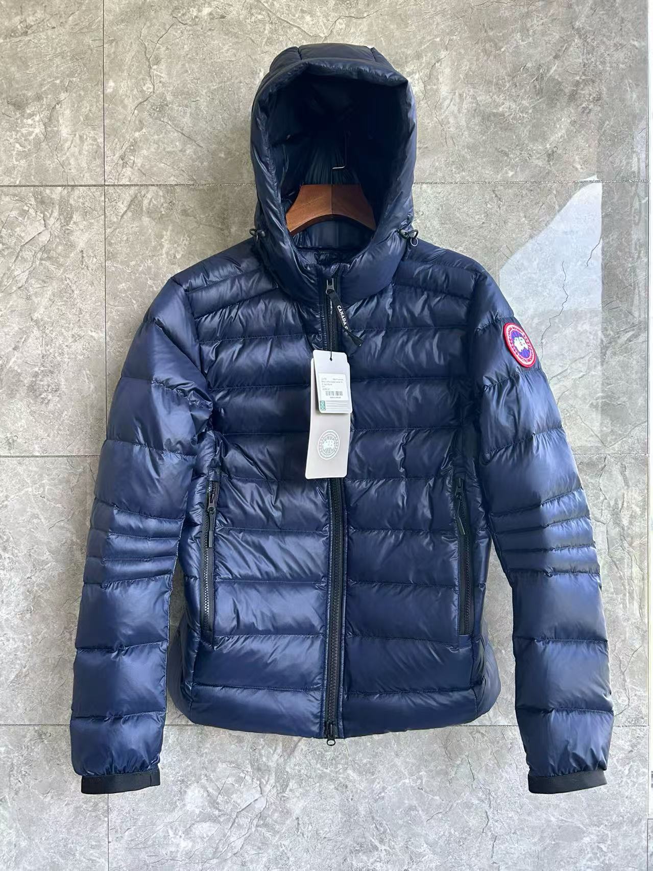 Crofton 2227 Men's and Women's Same Light and Thin.