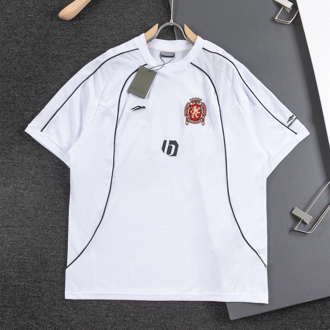 Must-have for couples! Manchester United collaboration crewneck short-sleeved T-shirt, 100% pure cotton, fashionable and versatile, suitable for all types of people.