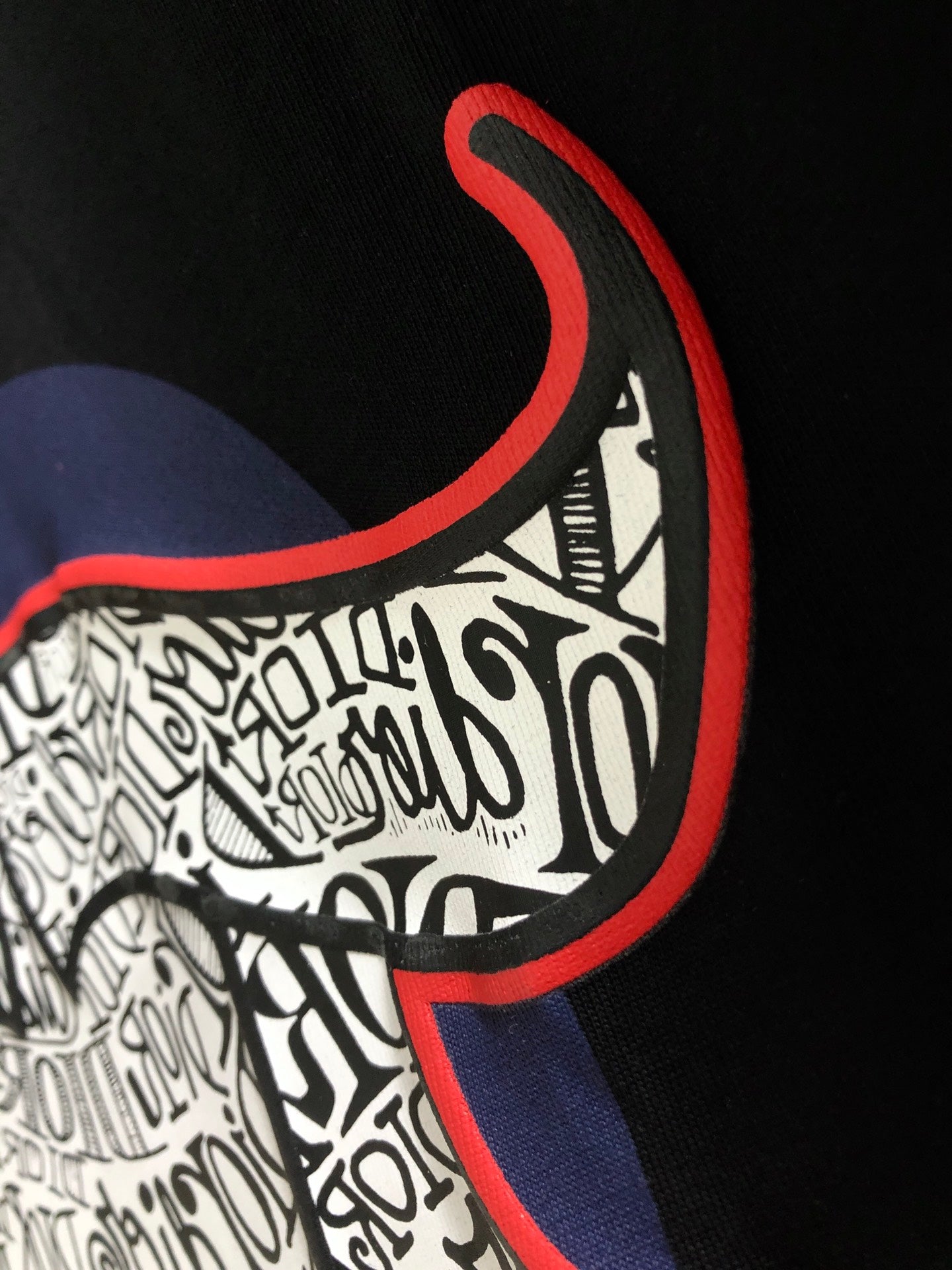 Dioor's 2025 new short-sleeved T-shirt is a hit. It is made of the original fabric, with a high-end and elegant LOGO on the chest