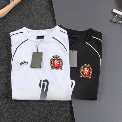 Must-have for couples! Manchester United collaboration crewneck short-sleeved T-shirt, 100% pure cotton, fashionable and versatile, suitable for all types of people.