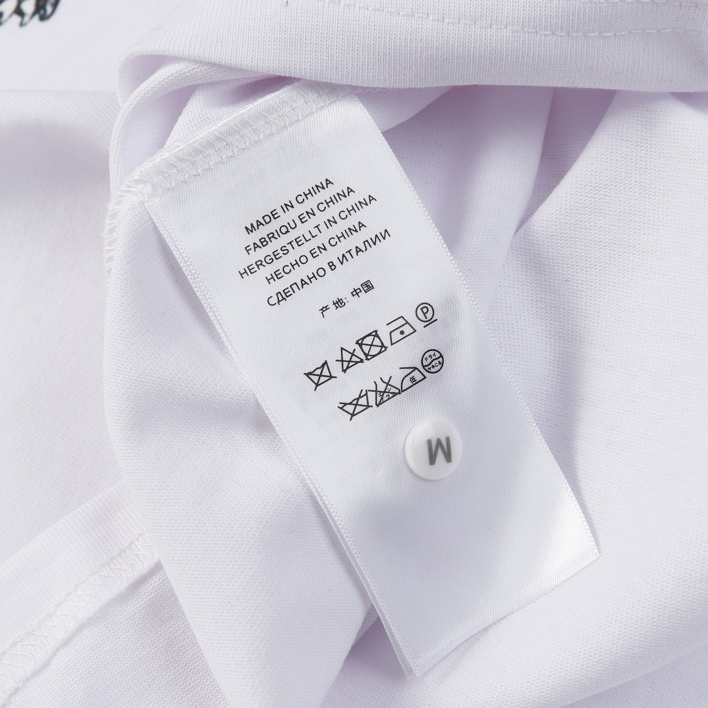 Limited Edition G Snake Year-specific Short Sleeve Shirt, made of 280g double-sheen fabric with white ink direct printing, featuring luxurious brand quality and full of style. This is a T-SHIRT short sleeve.