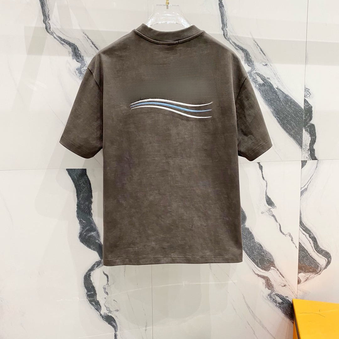 Wave cola embroidered round neck short sleeve, original fabric quality is superb, black, gray and pink colors to choose from.