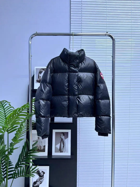 2025 New Large Goose Down Jacket for Women, Petite Puffer Jacket, Thickened Short Goose Down Jacket with Color Label for Autumn and Winter